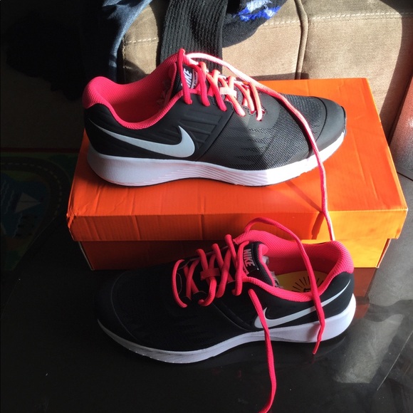 nike girls track shoes